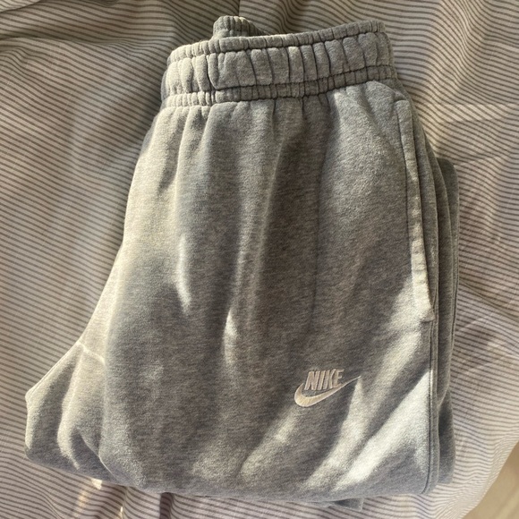 Nike grey sweatpants - Picture 6 of 6